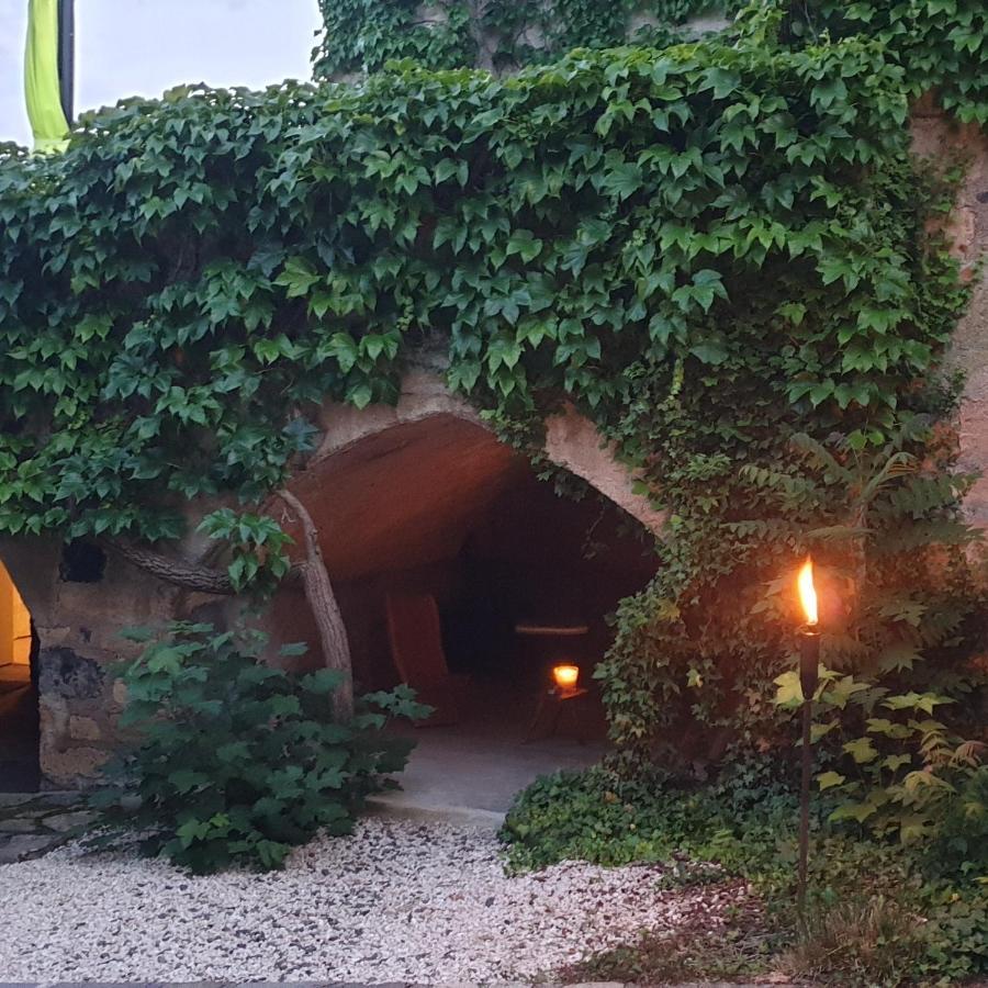 La Tour Noble Bed & Breakfast Saint-Saturnin  ภายนอก รูปภาพ