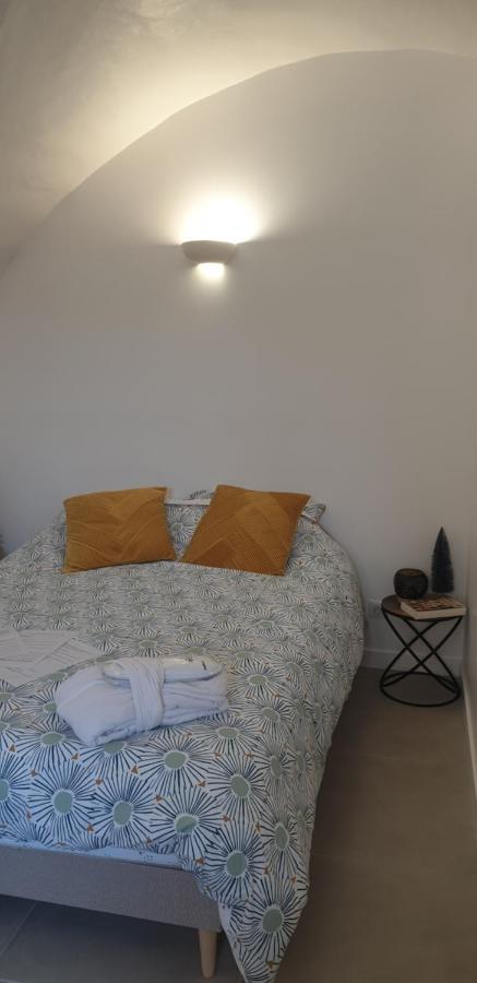 La Tour Noble Bed & Breakfast Saint-Saturnin  ภายนอก รูปภาพ