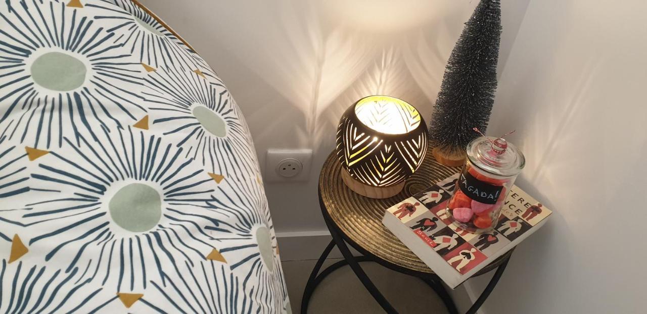 La Tour Noble Bed & Breakfast Saint-Saturnin  ภายนอก รูปภาพ