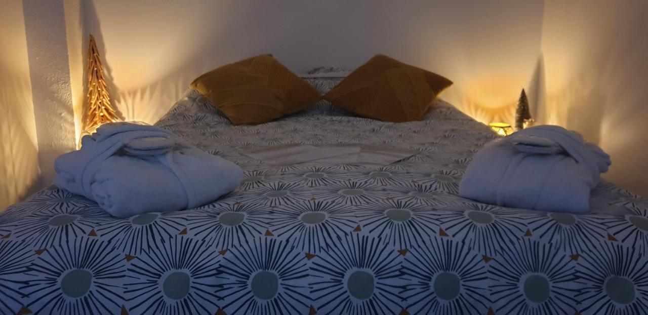 La Tour Noble Bed & Breakfast Saint-Saturnin  ภายนอก รูปภาพ