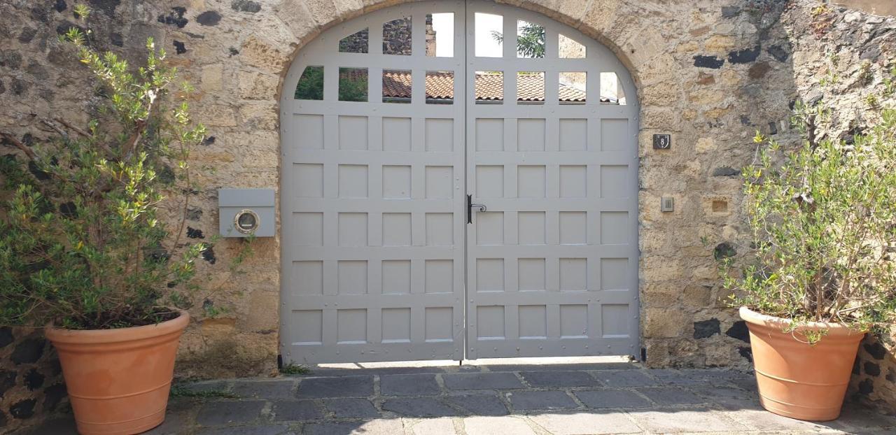La Tour Noble Bed & Breakfast Saint-Saturnin  ภายนอก รูปภาพ