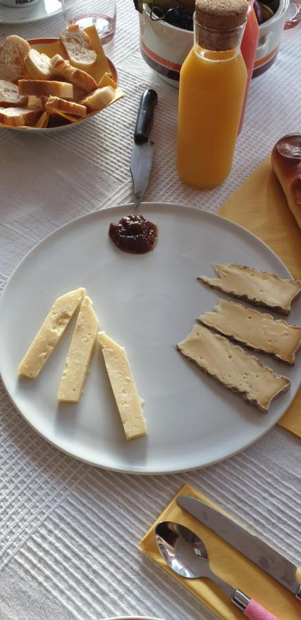 La Tour Noble Bed & Breakfast Saint-Saturnin  ภายนอก รูปภาพ