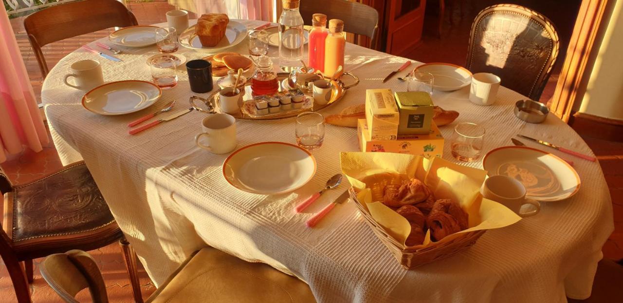 La Tour Noble Bed & Breakfast Saint-Saturnin  ภายนอก รูปภาพ