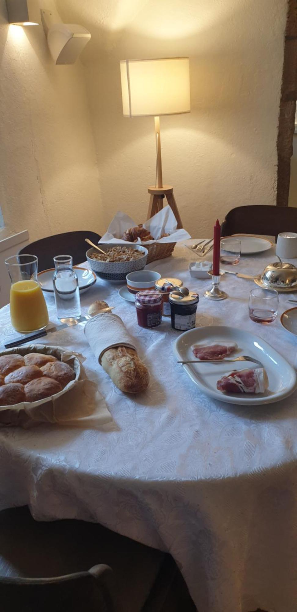 La Tour Noble Bed & Breakfast Saint-Saturnin  ภายนอก รูปภาพ